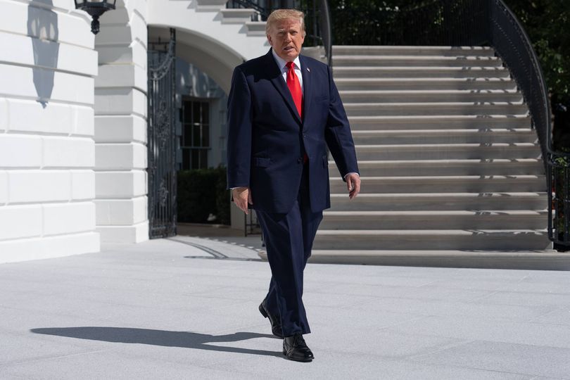 Video of Donald Trump walking toward Marine One draws online attention