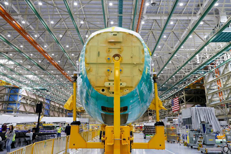 US factory orders increase slightly in August