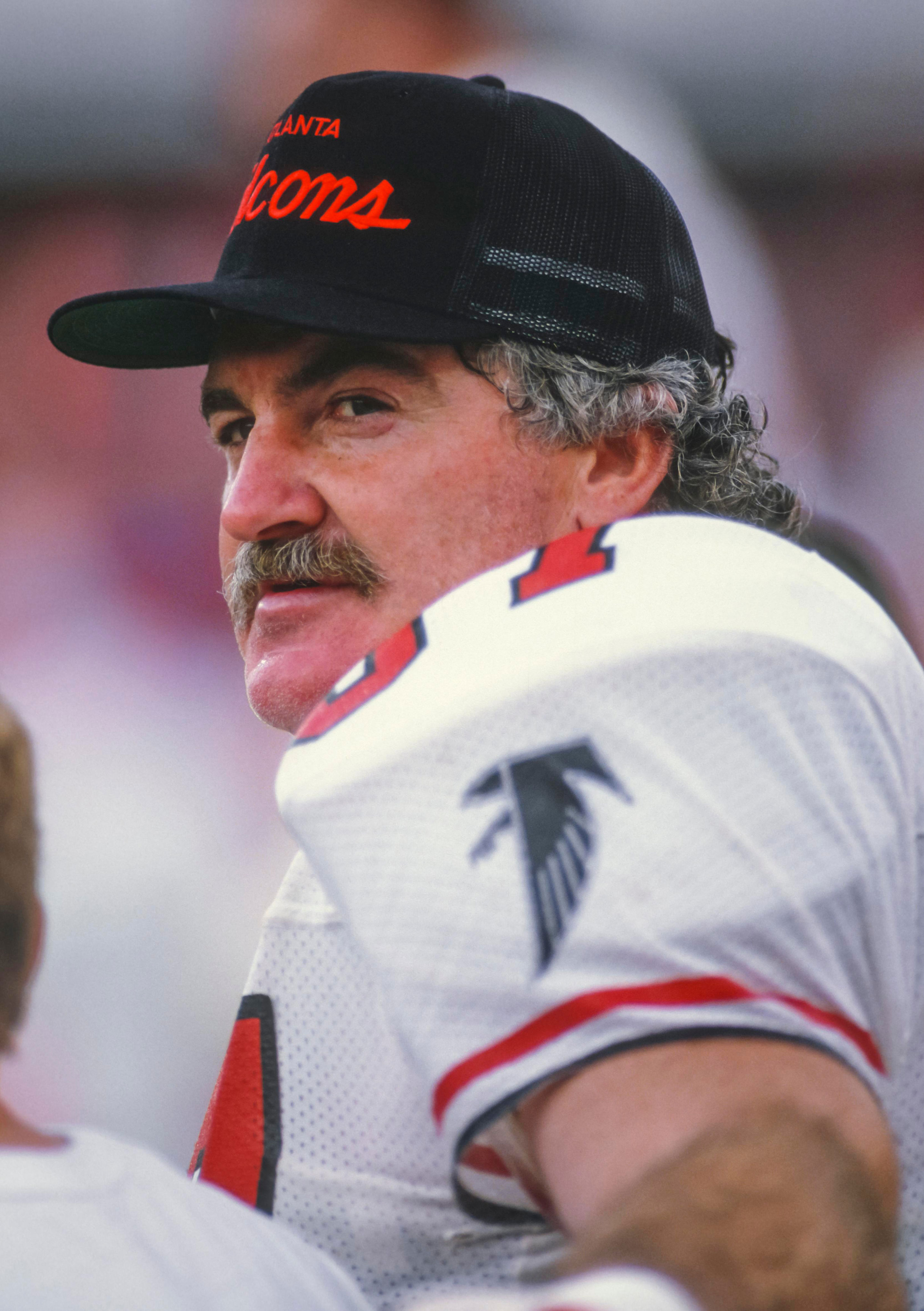 Falcons legend Jeff Van Note has died