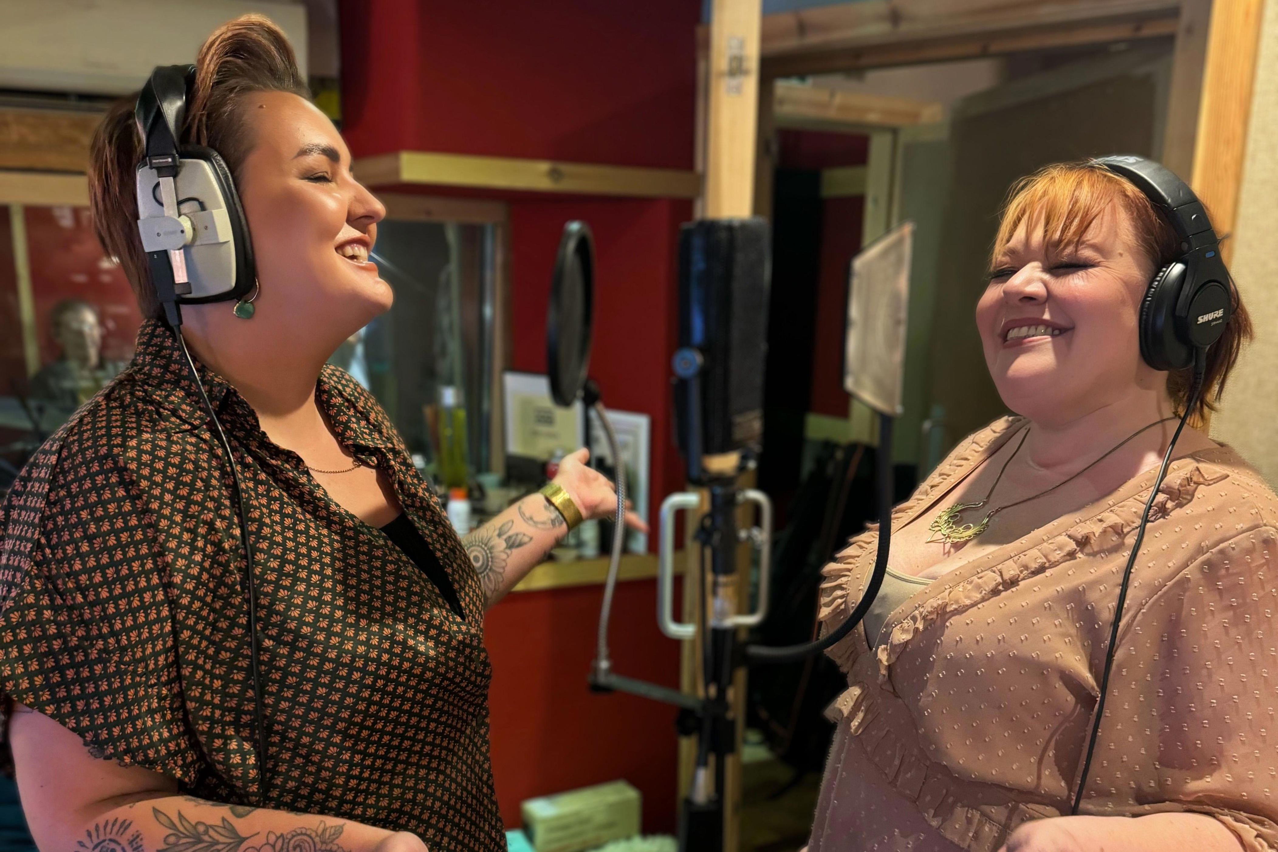 Dolly Parton sings Jolene in Welsh in recording released after her death