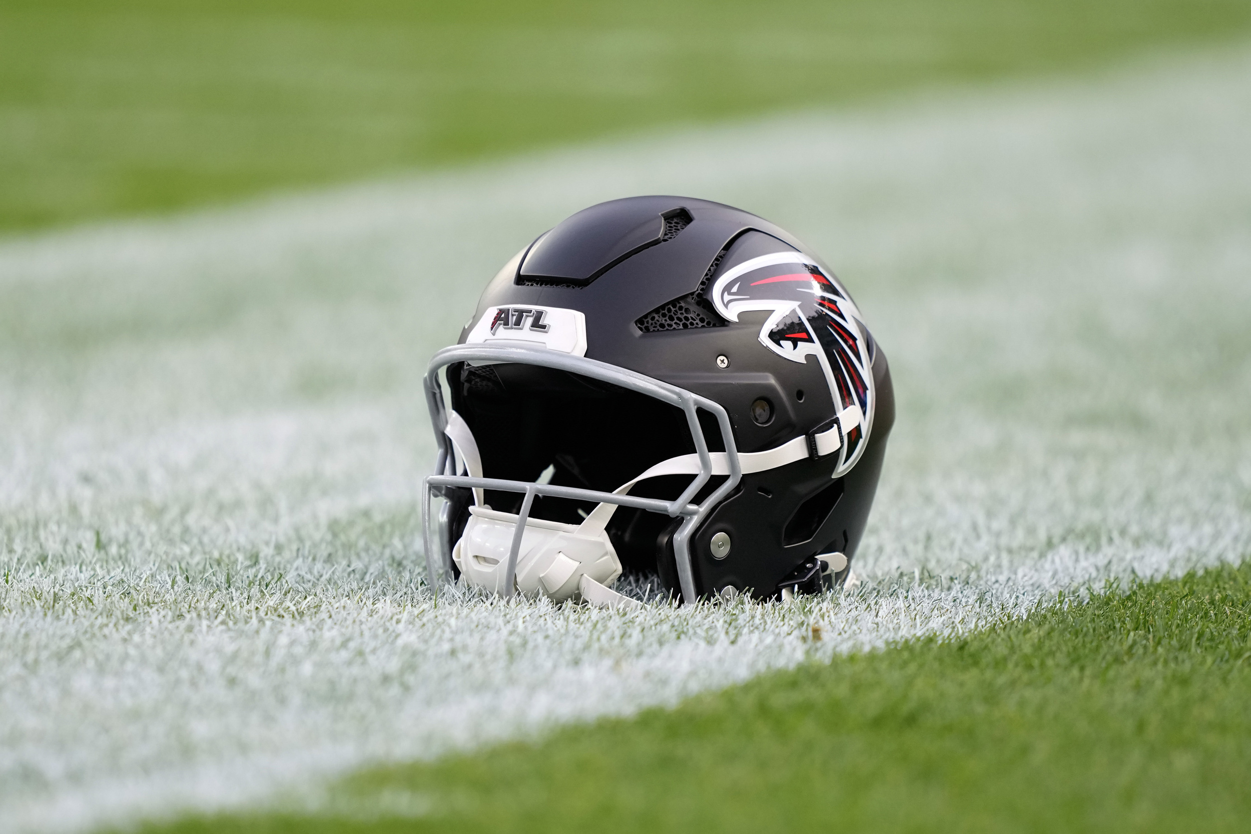 Former Falcons C Jeff Van Note dies at 80