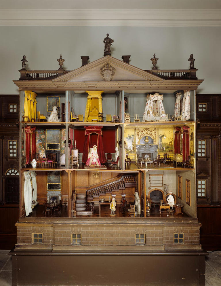 10 vintage collectibles to look for in charity shops before they become ...