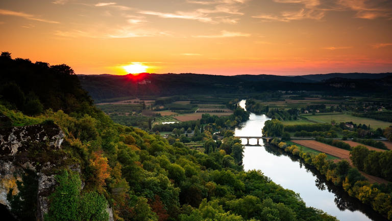 The Dordogne Valley transforms come autumn — © Shutterstock/helen summerfield