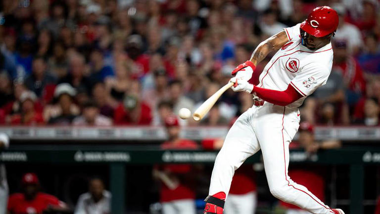 Reds lose fan favorite outfielder to free agency after roller coaster ...