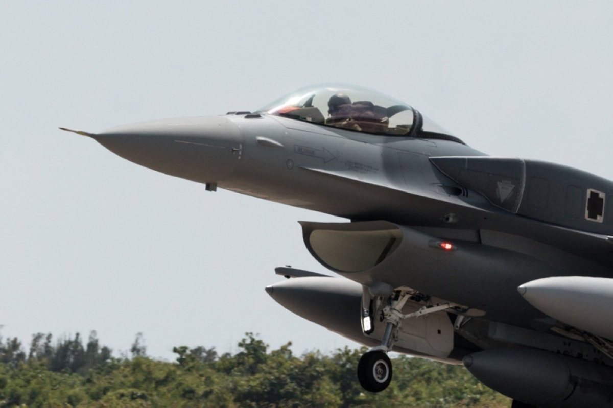 Taiwan receives first F-16V fighter planes made by US