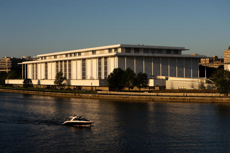 Oracle billionaire Larry Ellison is buying up the neighborhood