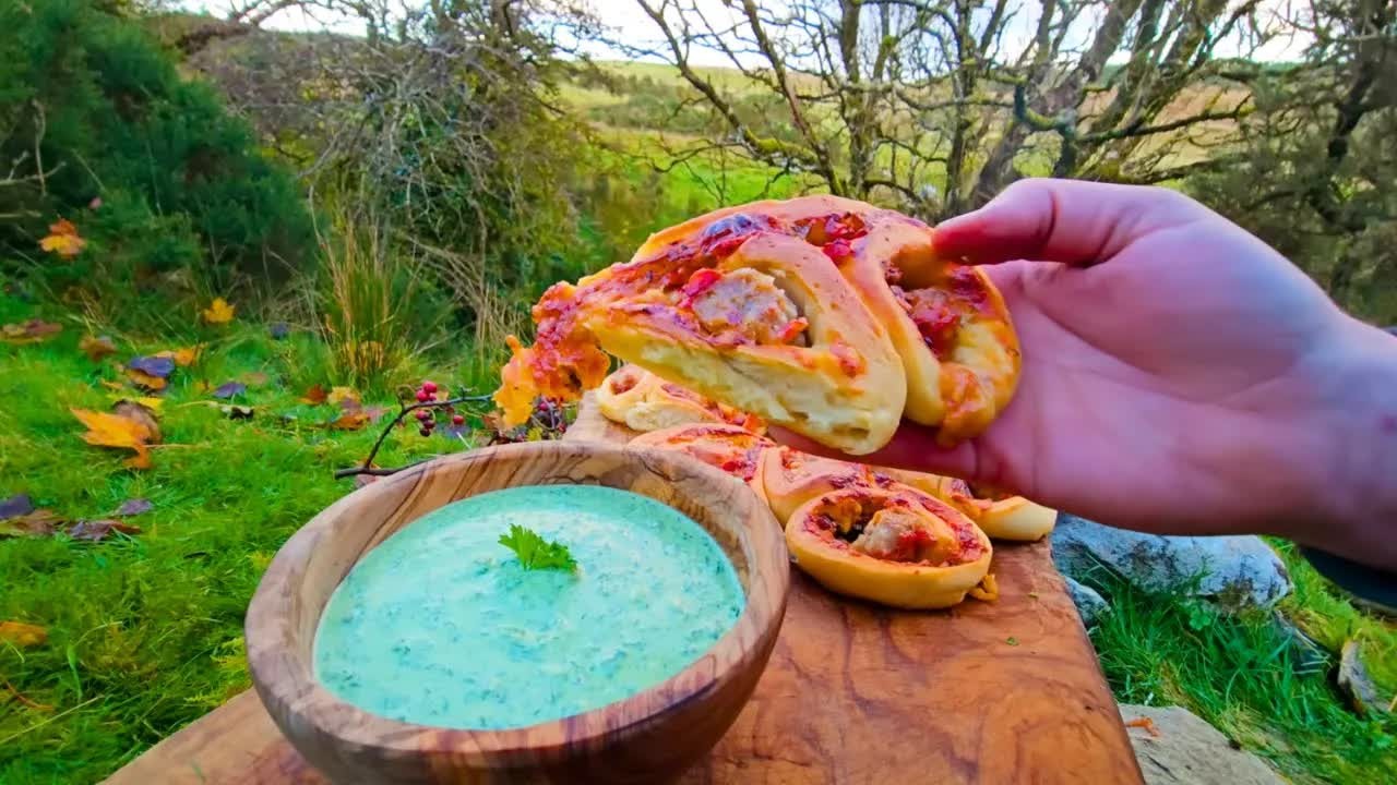 He made an entire pizza with nothing but fire deep in the woods