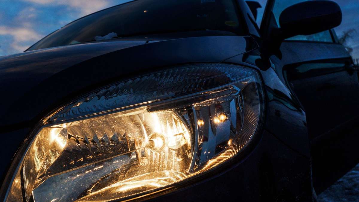 Mit Hauswand-Trick alle Auto-Lichter selbst checken