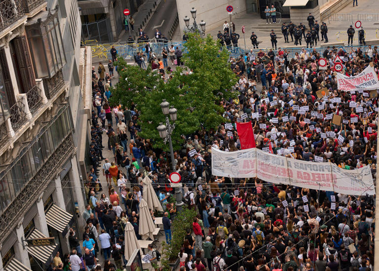 Spain’s parliament rejects housing measures amid street protests