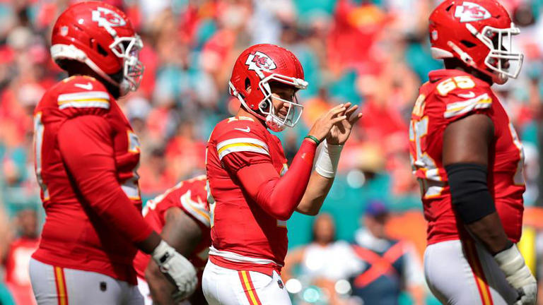 ESPN matchup predictor analyzes Chiefs vs. Raiders rivalry showdown in ...