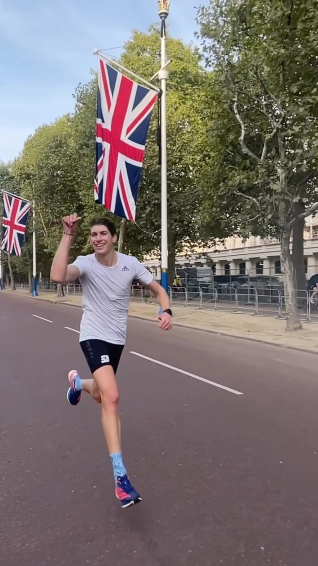 A simple good luck gesture for everyone running in London