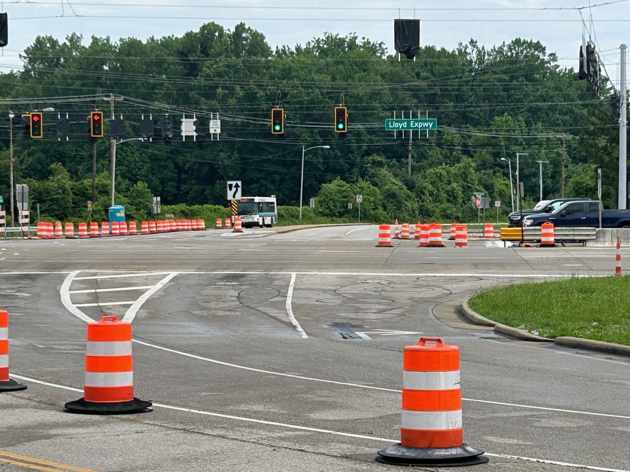 Sinkhole forces emergency closure of US 24 in Taylor