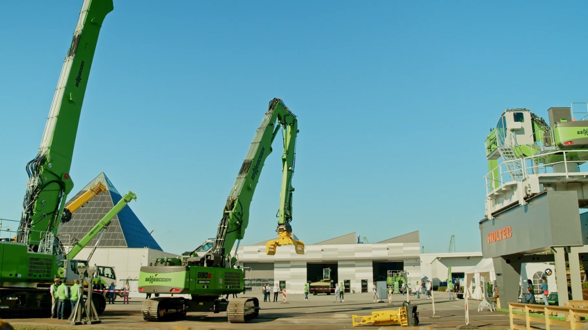 Incredible heavy machines demonstrate next-level material handling