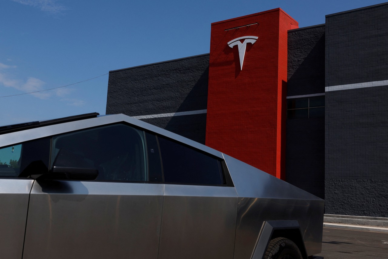 Tesla sales slump in third quarter