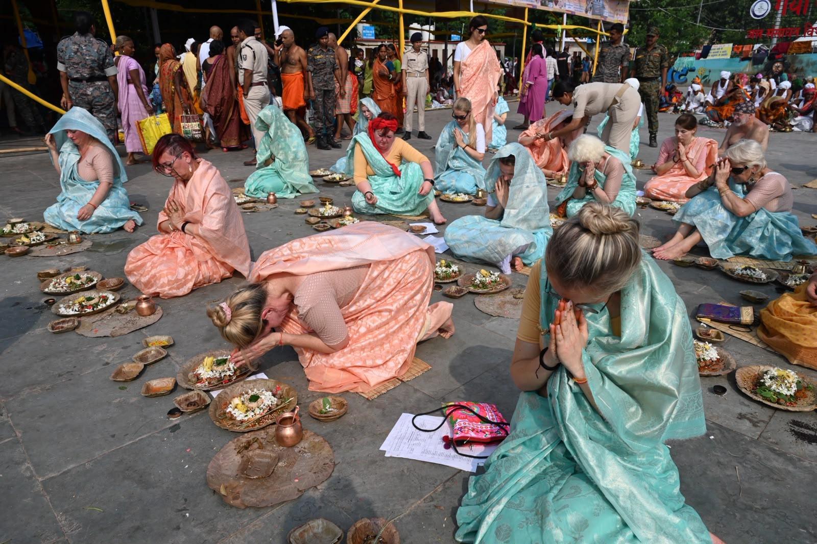 Faith transcends war as Russian, Ukrainian nationals perform Pitripaksh ...
