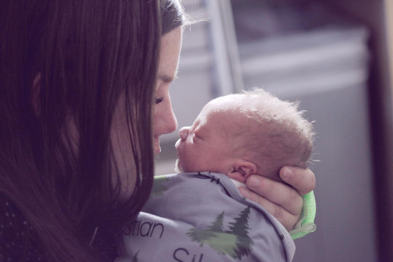 Moms overcome barriers to postpartum care with help from patient navigators