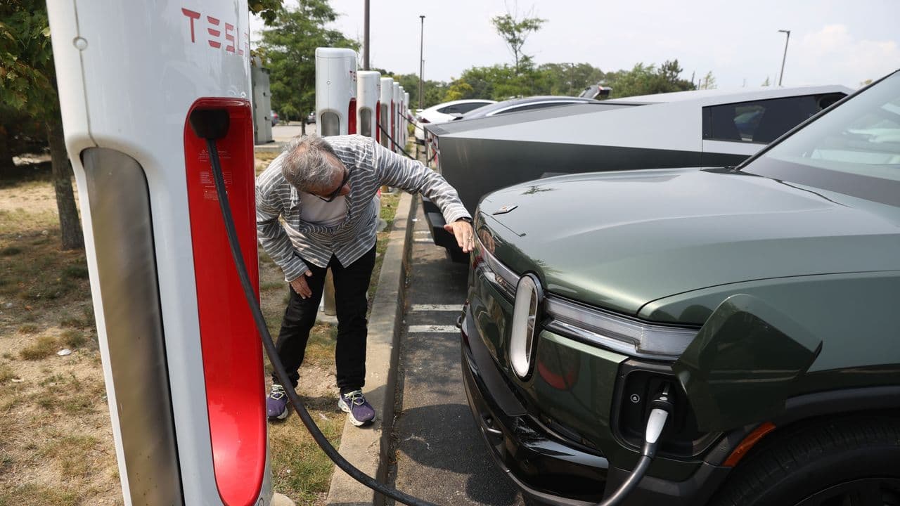 Tesla, Rivian deliveries beat estimates: Analysts explain why TSLA ...