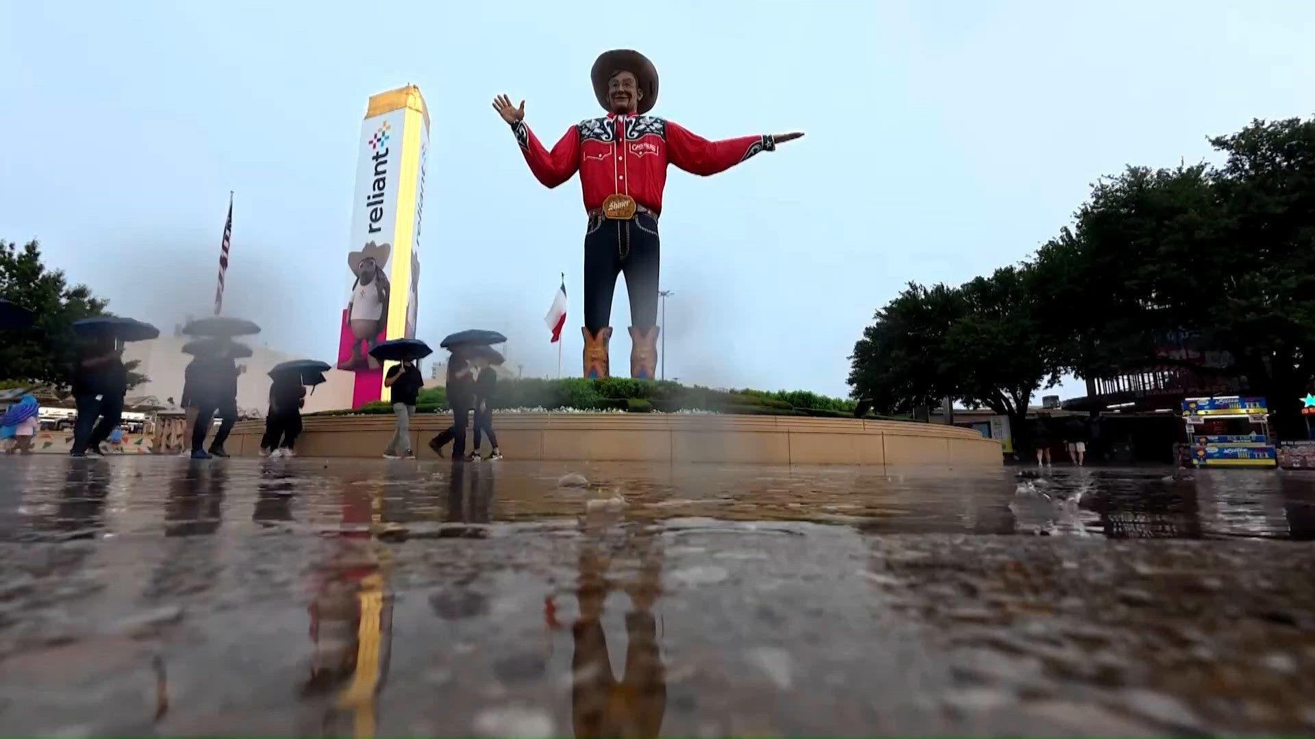Flooding soaks North Texas as Abbott confirms death of first responder