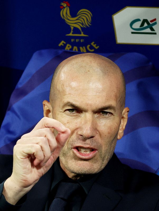 Soccer-France held to 1-1 draw as Italy dampen Zidane's home debut