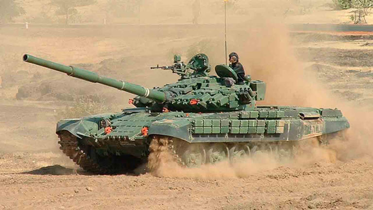 Russia shows Shturm robotic tank firing 125 mm cannon during exercise
