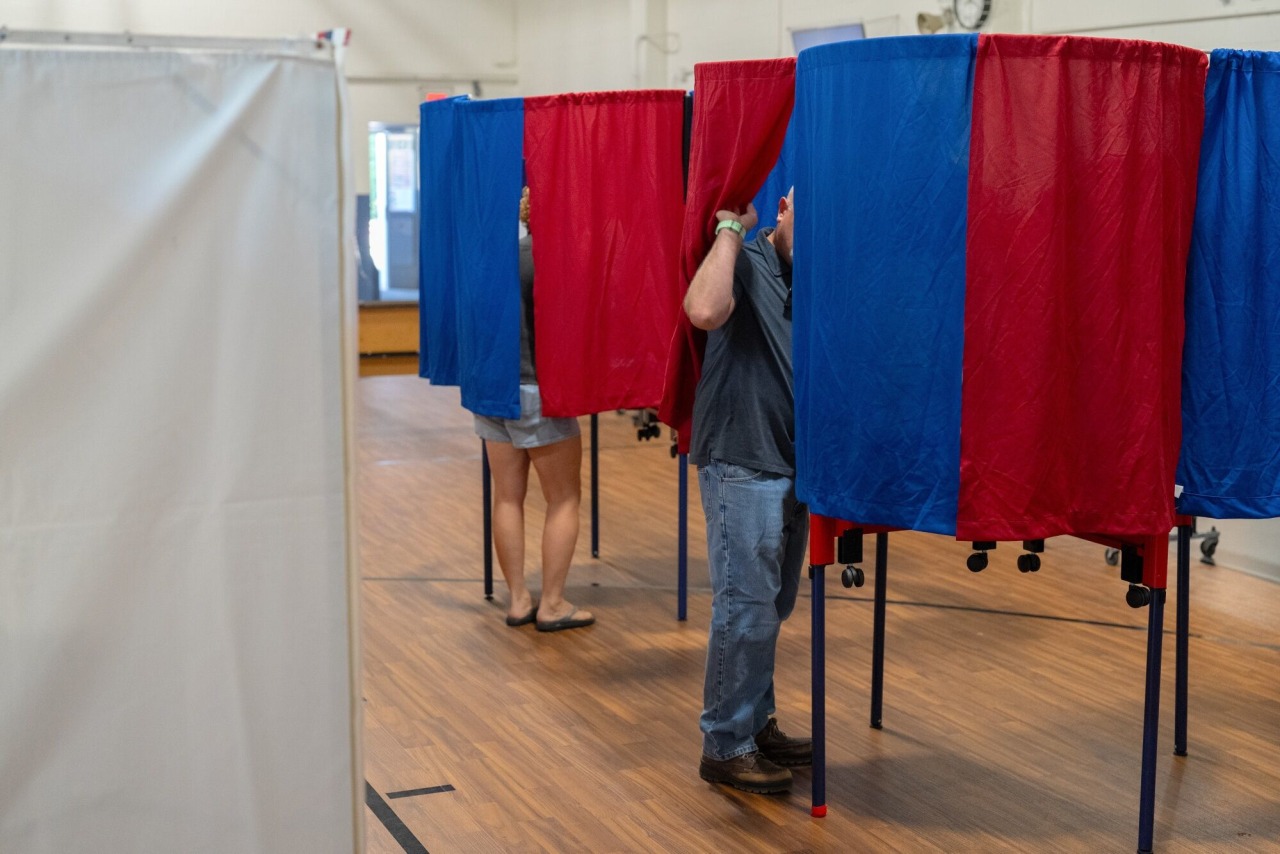 These 'double haters' have lost faith in both parties—and could decide the midterms