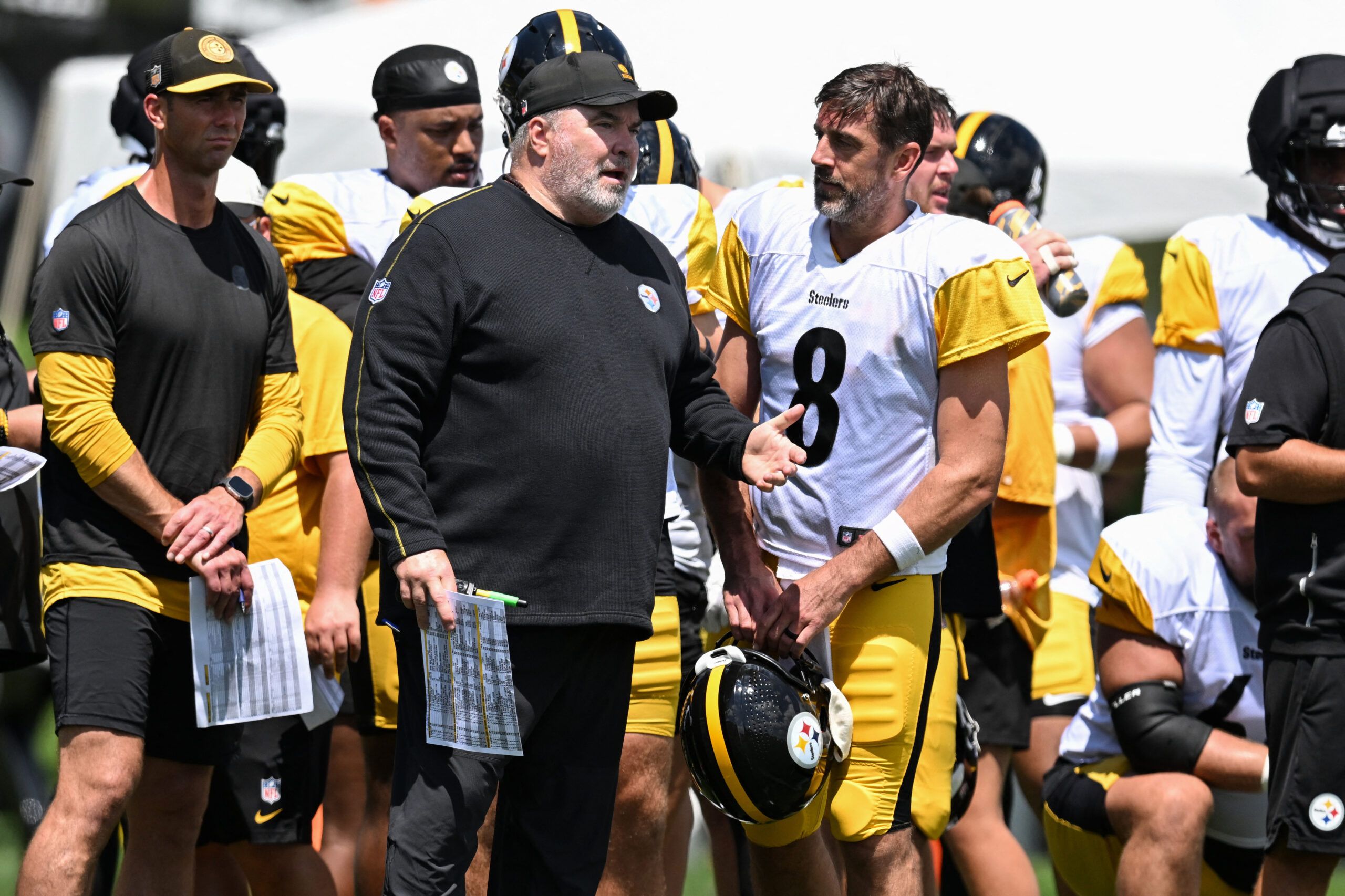 They're gonna bicker — ex-NFL scout compares Aaron Rodgers, Mike ...