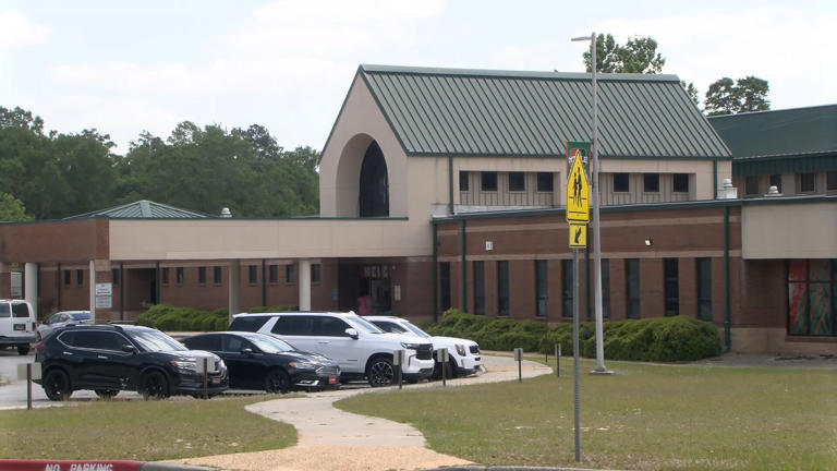 'That's it?': Legal experts weigh in on Albany Middle School locker ...