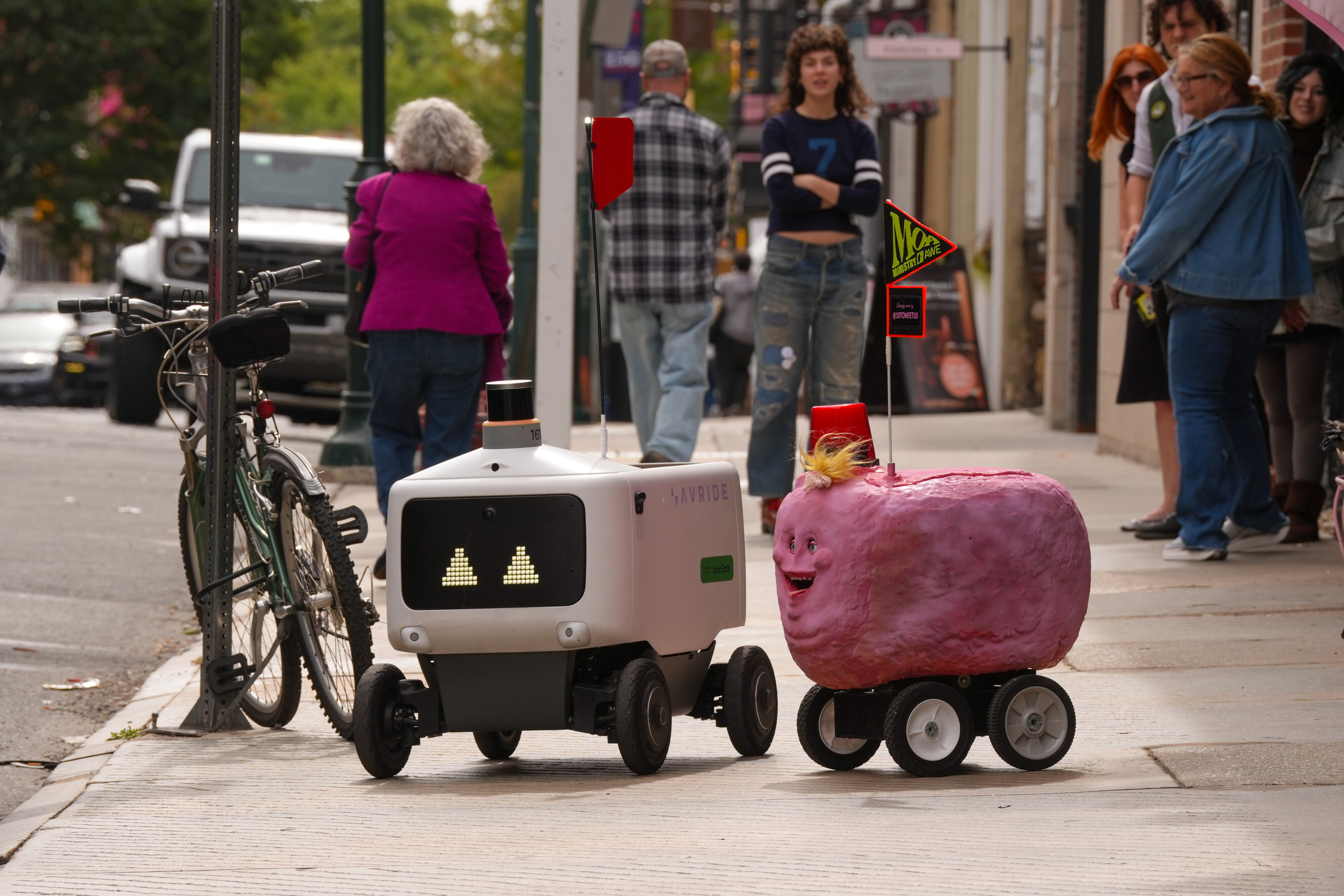 Orifice the Awebot is Philly’s magical response to Uber Eats robots