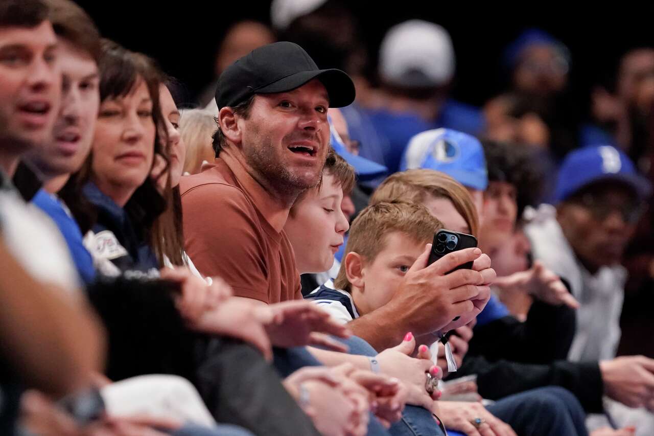 Tony Romo releases statement following departure from CBS Sports