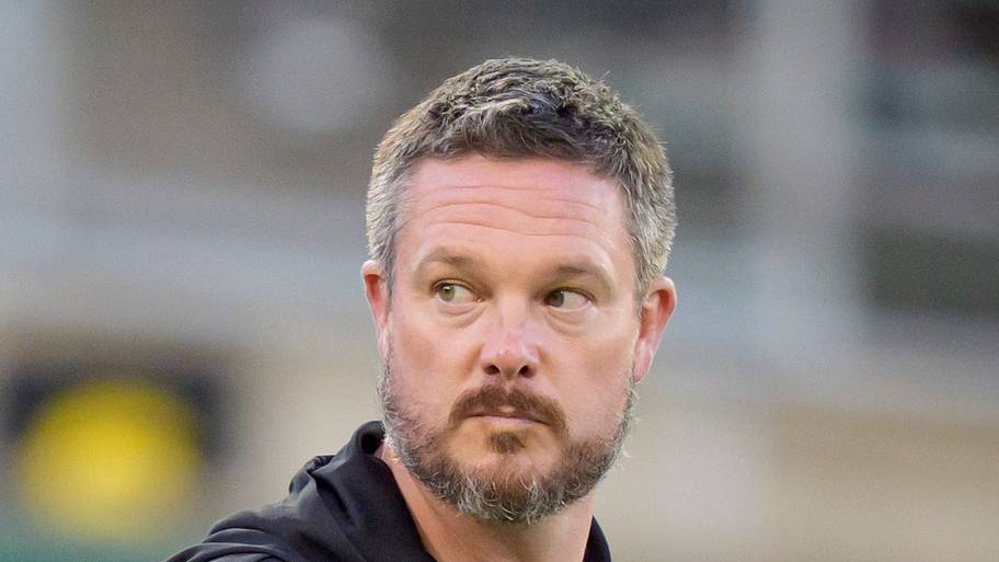 Dan Lanning turns heads with surprise NFL visit during Oregon's bye week