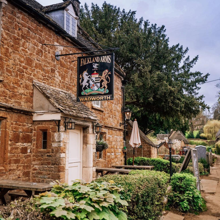 Harry and Meghan's £36 pub lunch revealed amid first joint UK outing