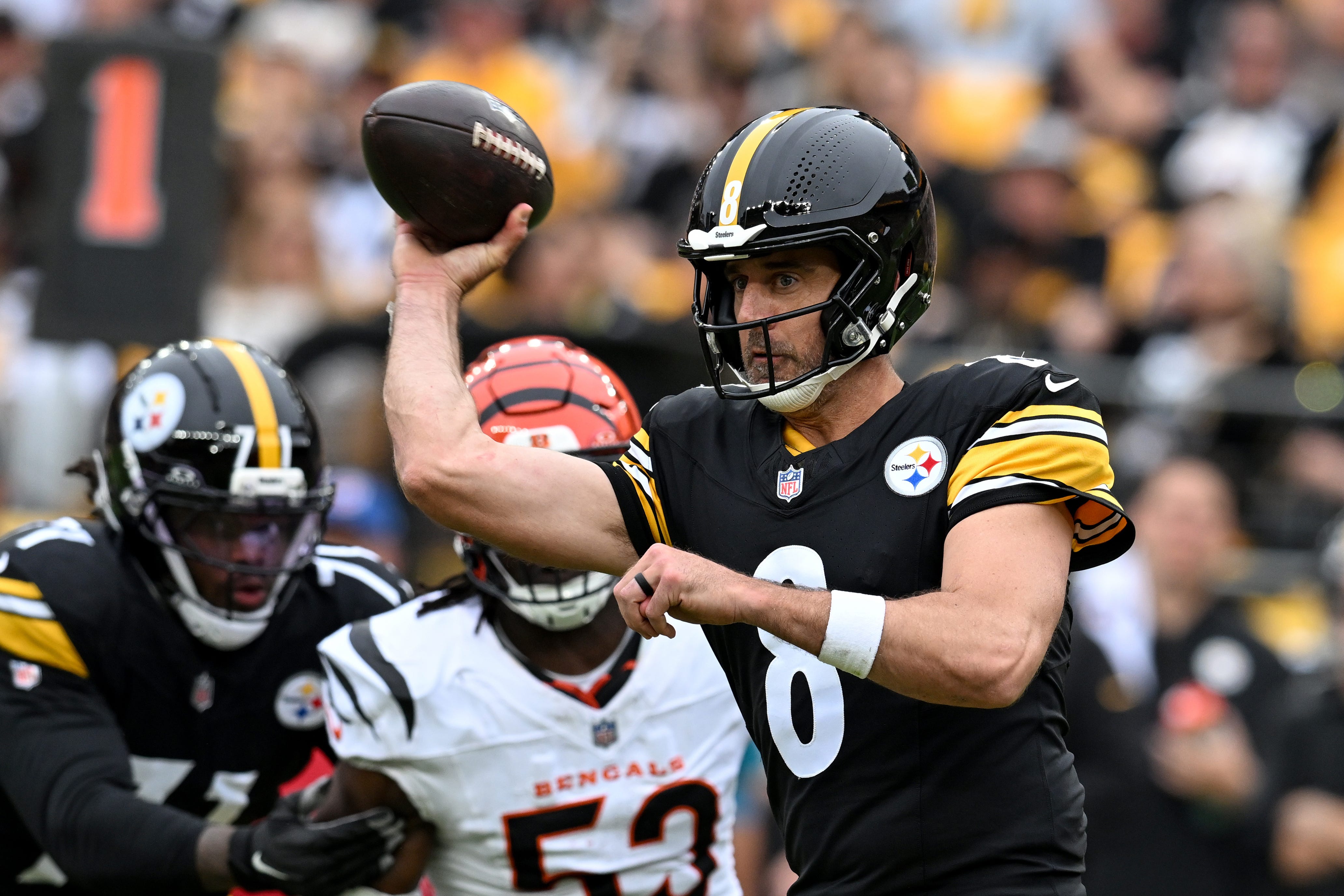 Aaron Rodgers missed key opportunities in Steelers loss