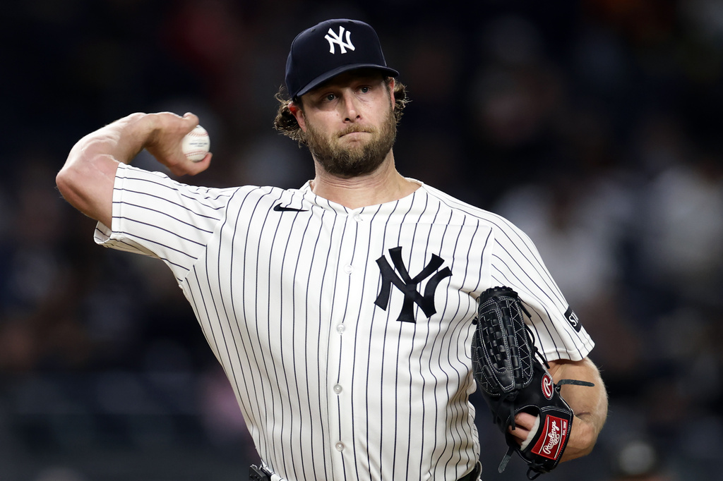Plane problems cause Yankees to switch airports, land in Tampa at 1 a.m ...