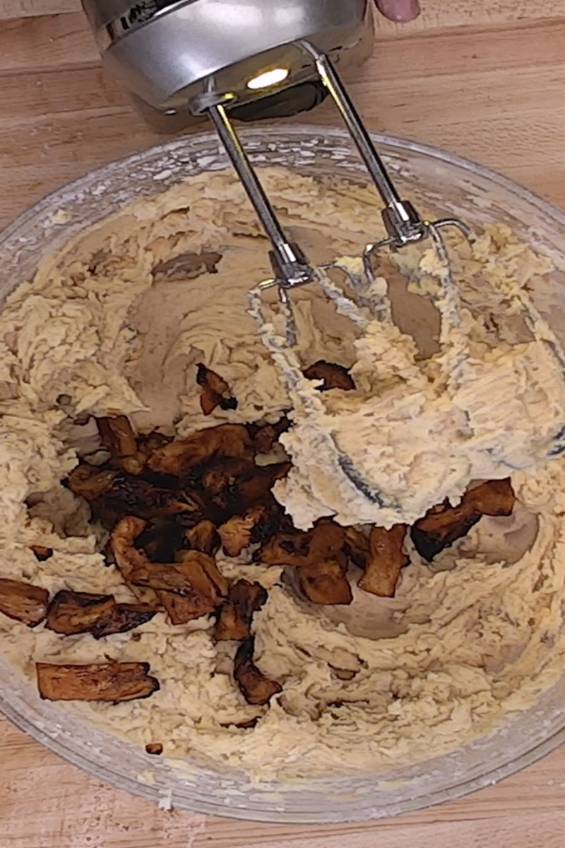 Pineapple cake frosting with vanilla and toasted cake mix
