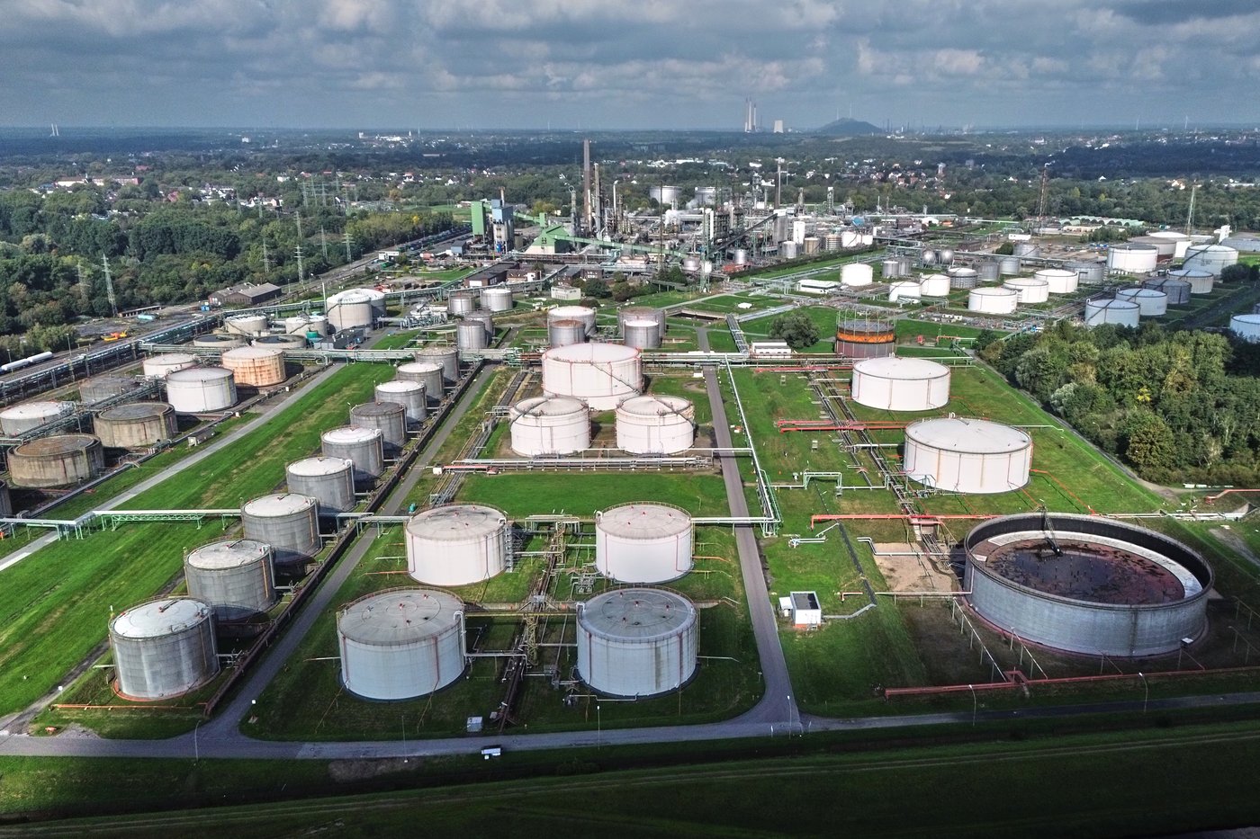 G7 to release 100 million barrels of oil in attempt to tame soaring ...