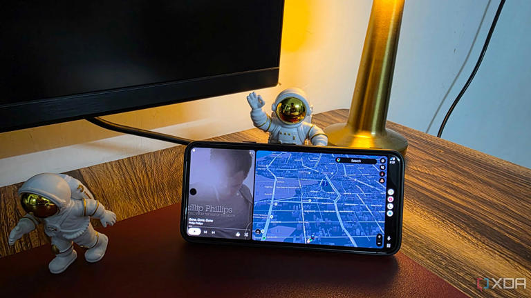 I turned my old Android phone into a customizable Android Auto screen ...