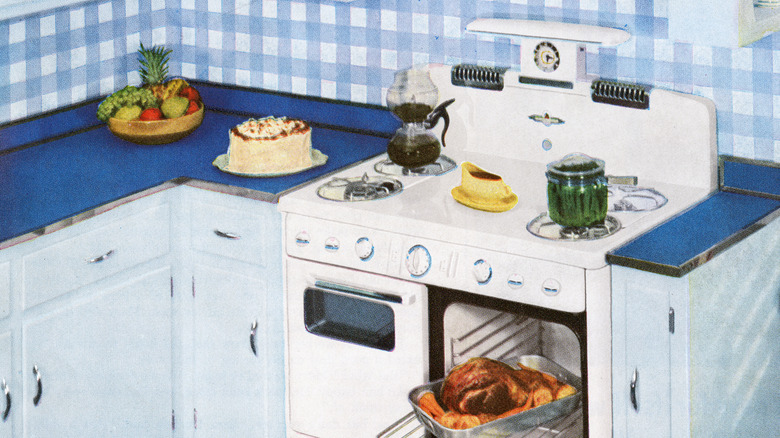 11 kitchen wallpaper patterns from the '50s that deserve a revival