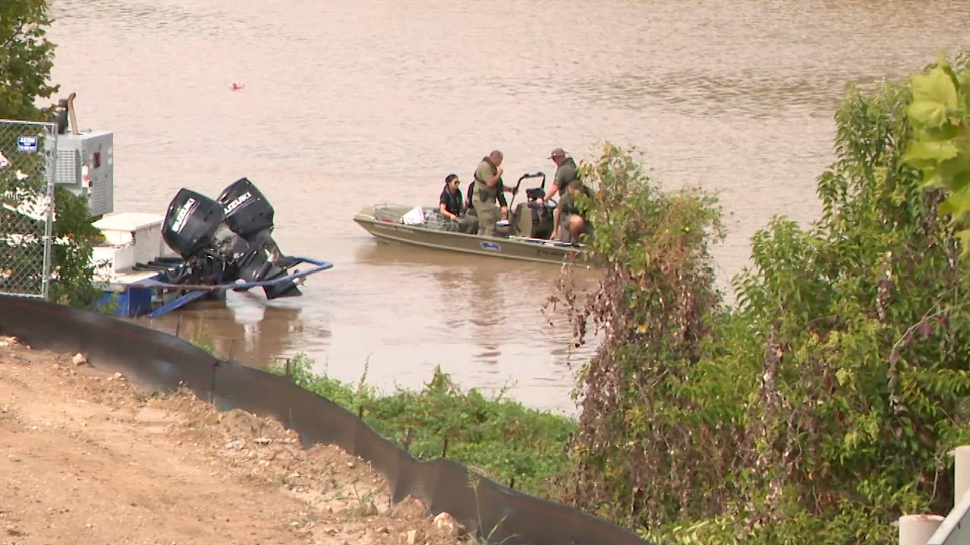 Man’s body found floating in Buffalo Bayou near Hirsch and Clinton ...