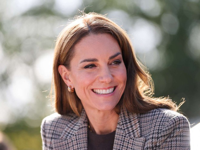 Kate Middleton không ngại phá vỡ quy tắc thời trang Hoàng gia