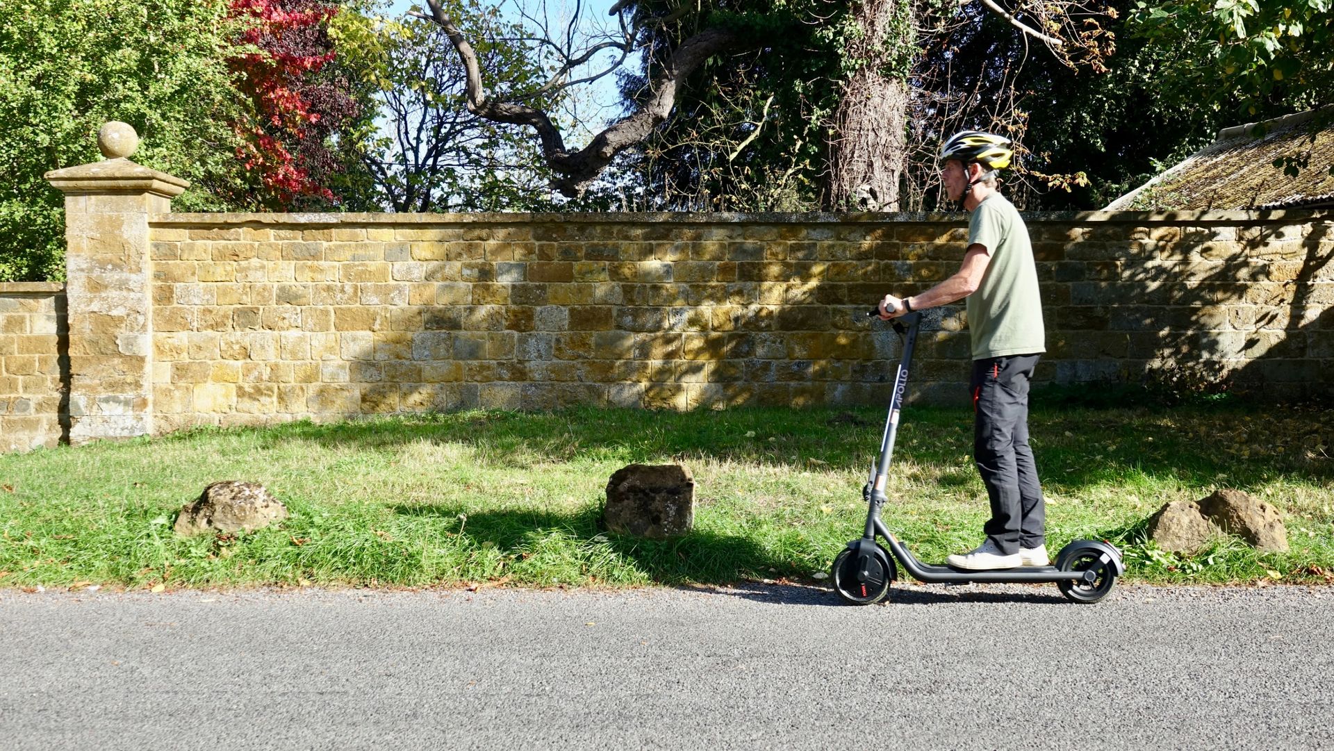 I tested Apollo’s new entry-level electric scooter, the Dash, and it ...