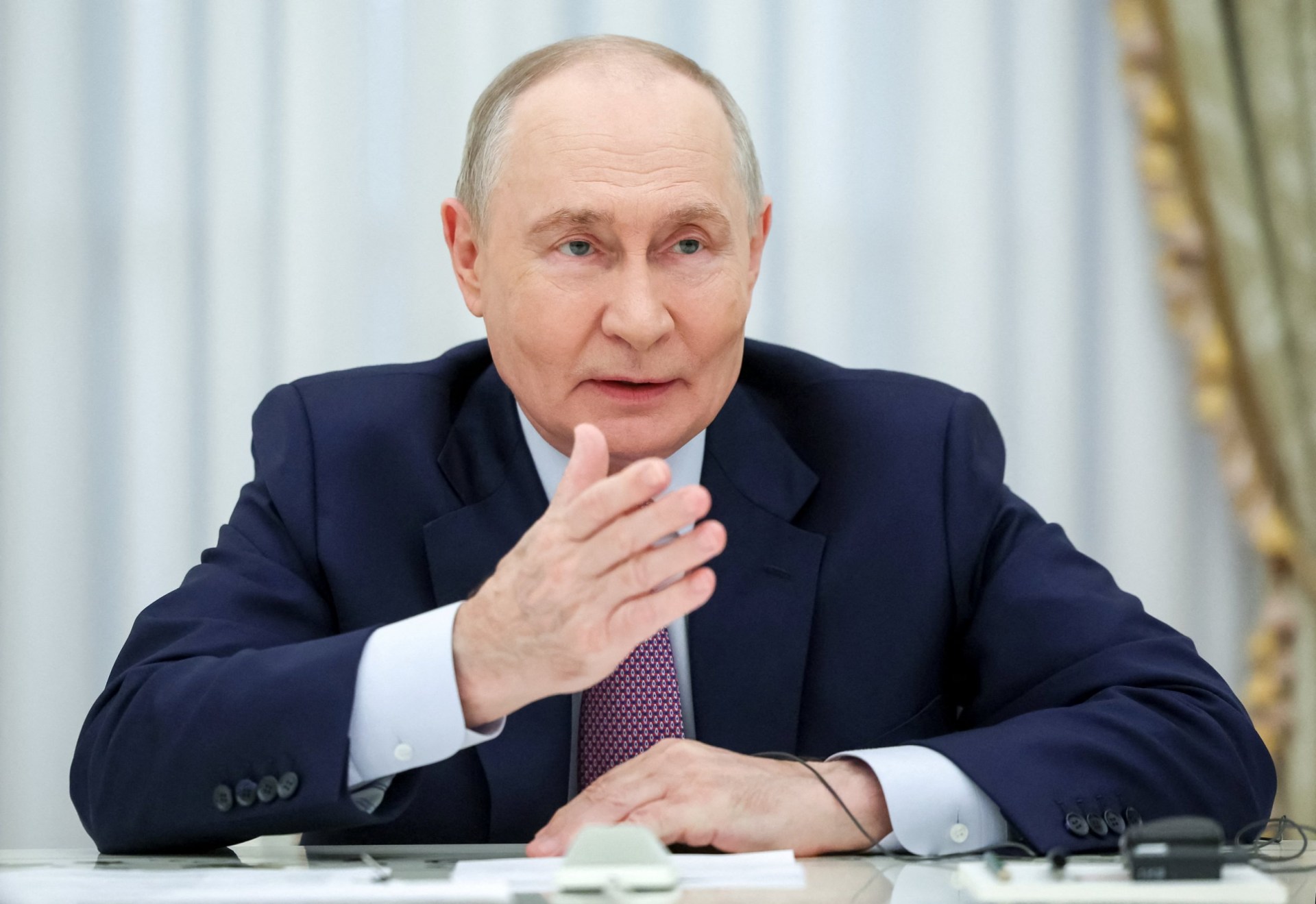 Lab worker dies and nearly 200 people in quarantine after Russia ...