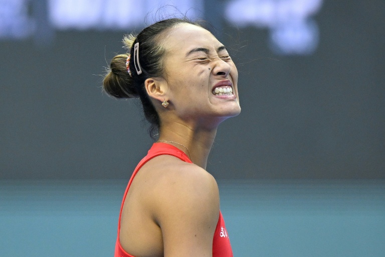 Olympic champ Zheng rebukes rowdy home crowd at China Open