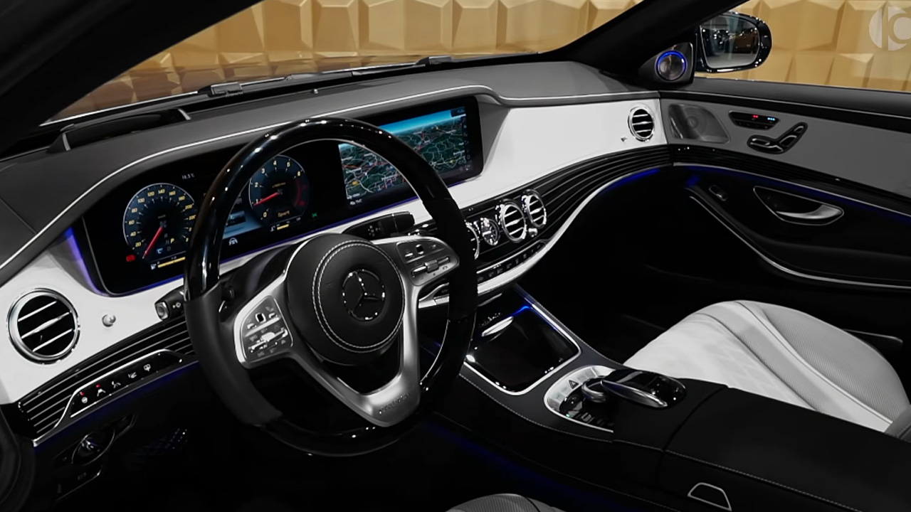 Inside the pure elegance cabin of the Mercedes-Maybach S 560
