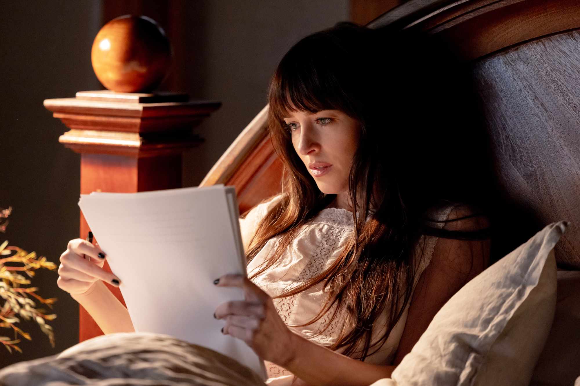 Verity cast reveals if they’re team letter or team manuscript — and ...