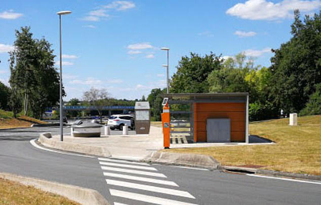 Man is found shot dead in British van carrying 10 illegal migrants at ...