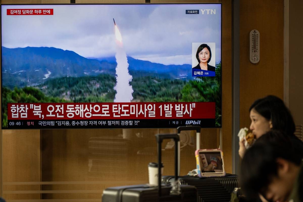 North Korea test-fires ballistic missile as tensions grow over border ...