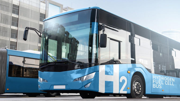 Vancouver’s Ballard backs hydrogen-bus fuel cells with 250,000-mile ...