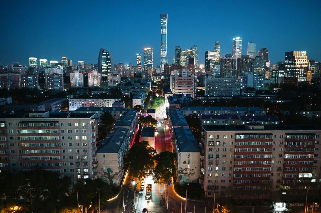 Chinese savers want to invest in US stocks. Now there's an easier way.