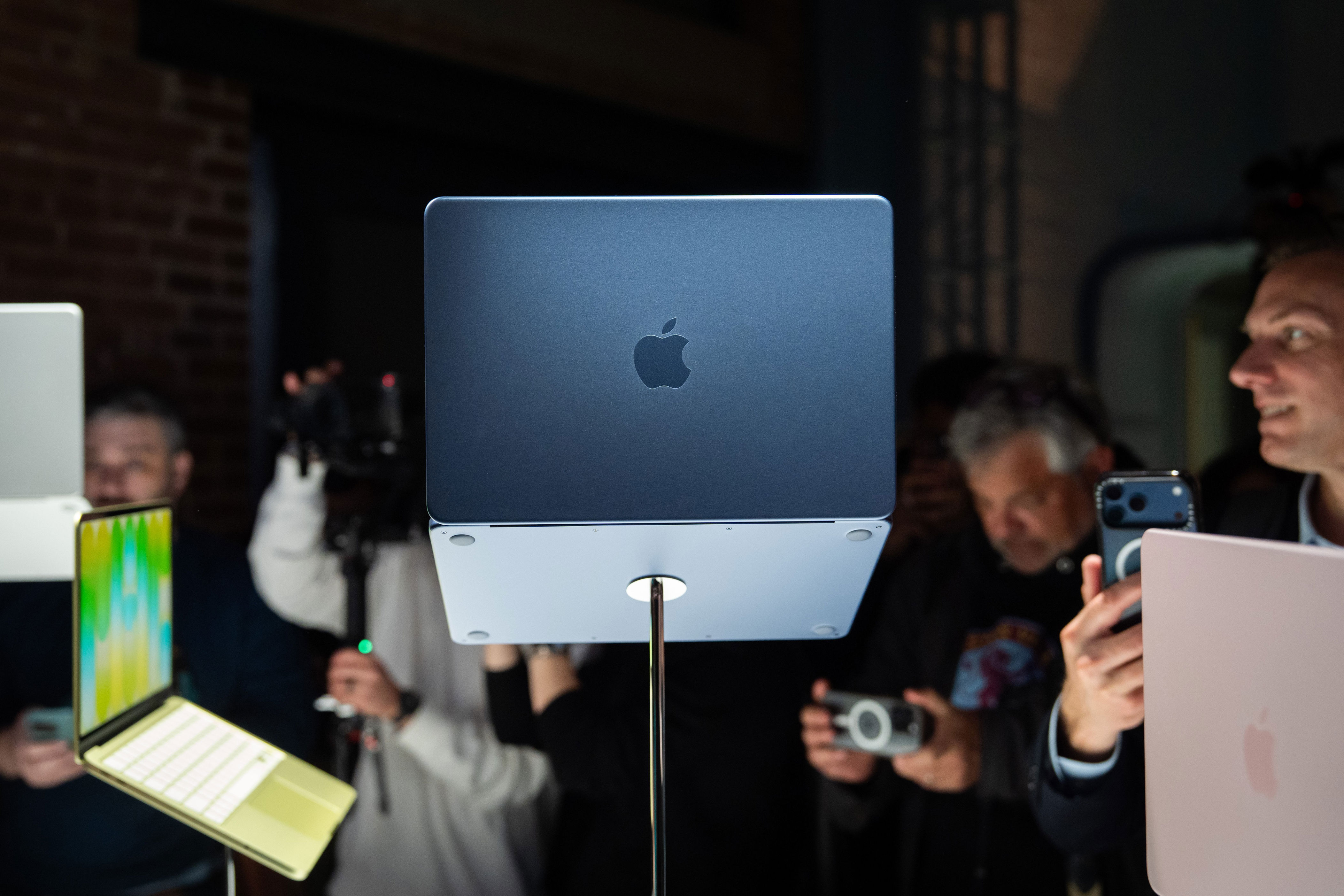 Apple will update Macs to protect users from AI agents with full disk ...