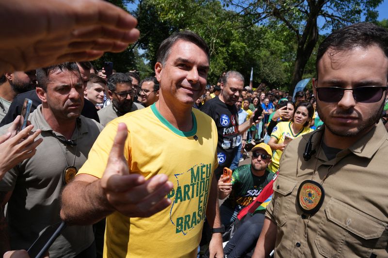 Lula lead narrows...